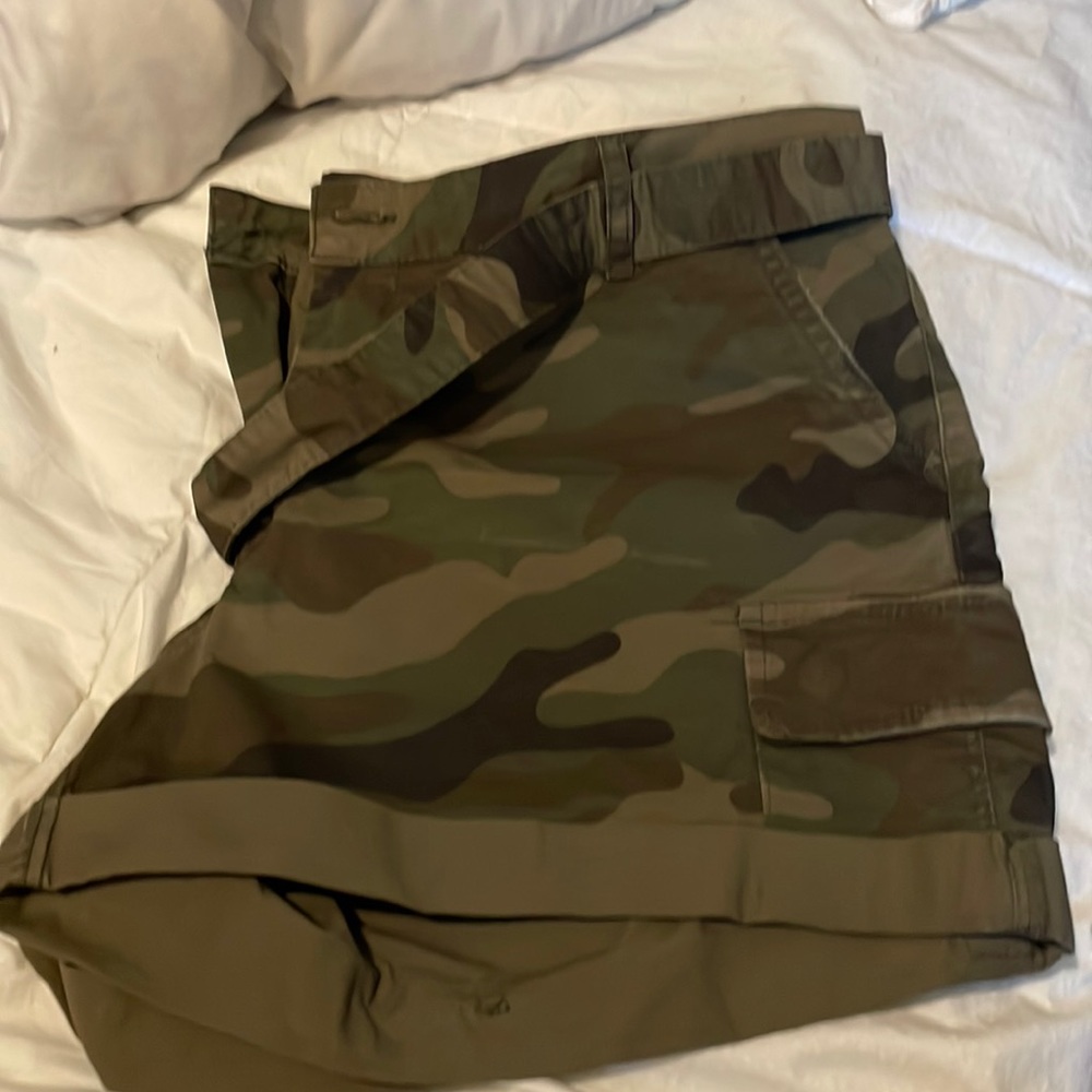 Camo shorts sz 14